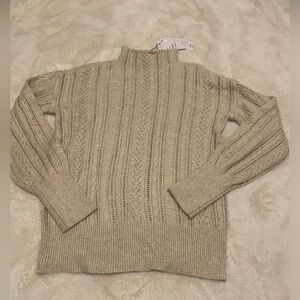 New with tags Women’s medium Liz Claiborne Knitted Sweater